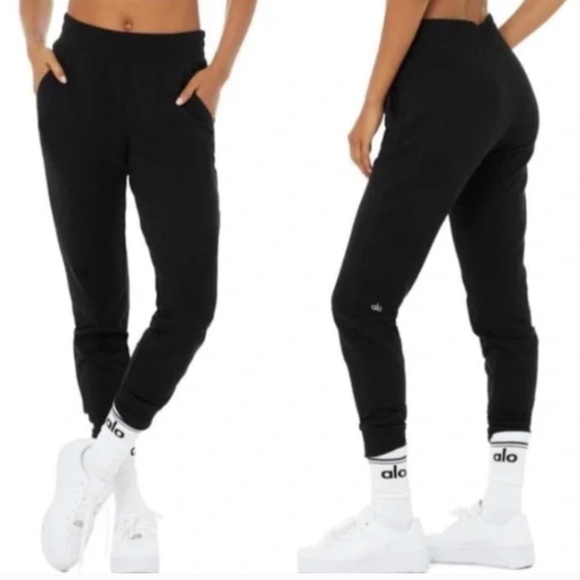 ALO Yoga Pants - Alo Yoga Unwind Sweatpant